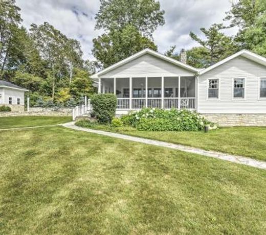 Ephraim Home with Yard - Walk to Lake Michigan!