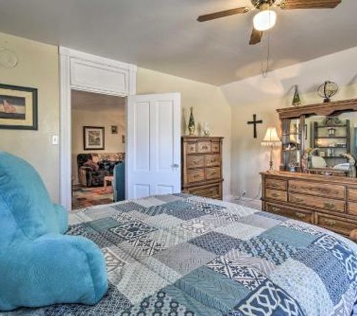 Manitowoc Apt with Balcony, Views- Walk to Beach