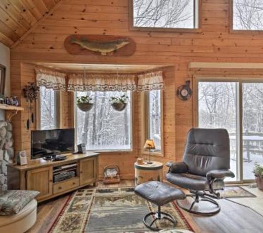 House on 10 Acres Overlooking Chippewa River!