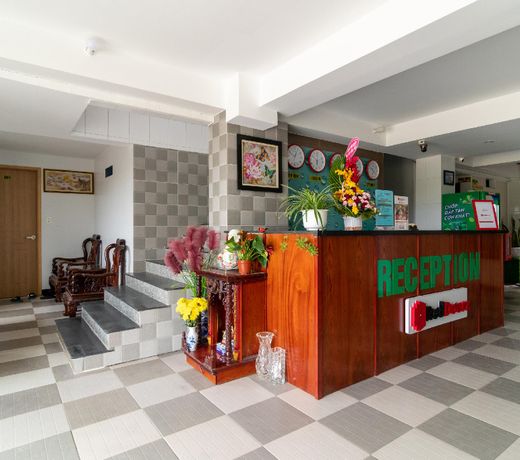 RedDoorz Plus near Vincom Go Vap 3