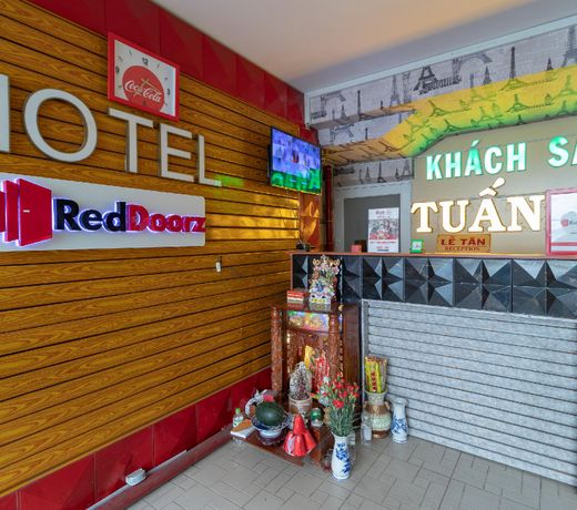 RedDoorz near Tan Huong Market