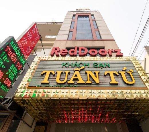 RedDoorz near Tan Huong Market