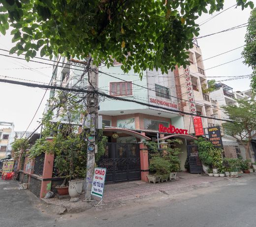 RedDoorz near Tan Huong Market 2