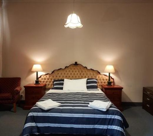 Madden's Commercial Hotel