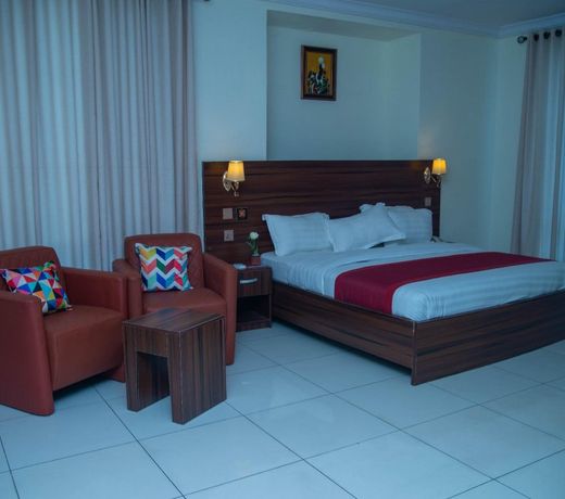 POSH HOTEL AND SUITES