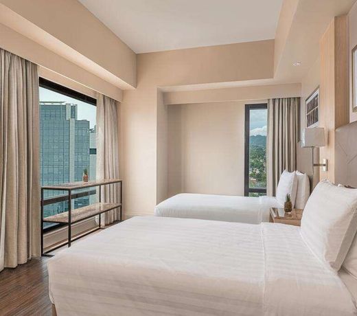 Seda Central Bloc Cebu Multi-use Hotel