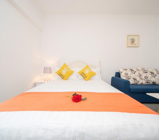 Warm and luxurious King Room