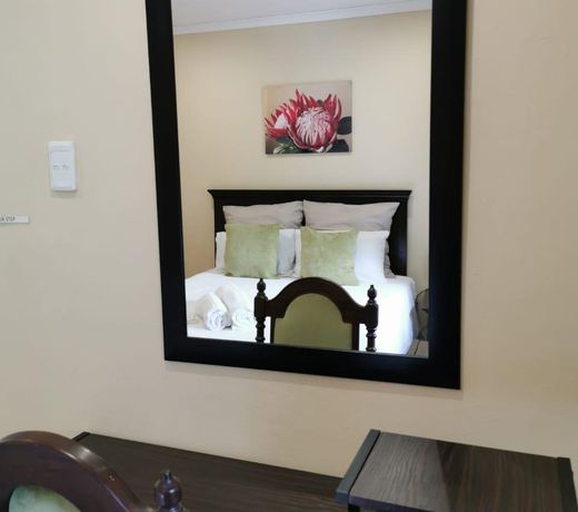 33 On Edwin Self Catering Accommodation Unit 1