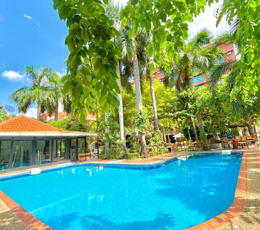 E-outfitting Golden Country Hotel