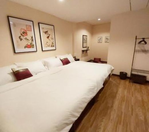 Real Bangkok Guesthouse. Live like a real local.