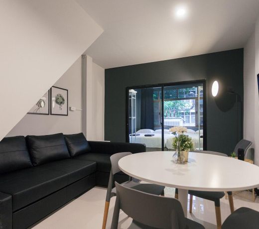 S2 Silom Large room 4-6 guests Full kitchen WIFI