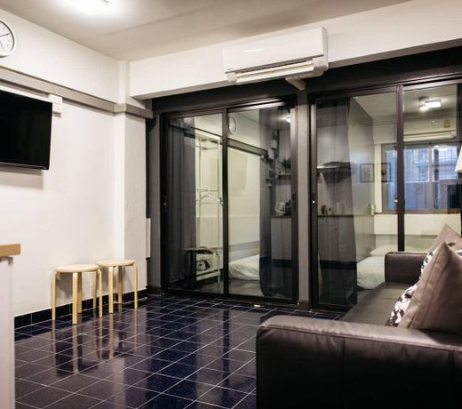 T2 2 Bedrooms 6 guests Full kitchen 1 min to BTS