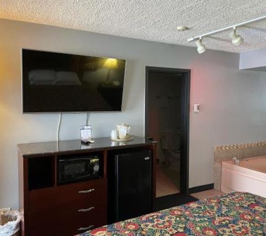 American Inn and Suites