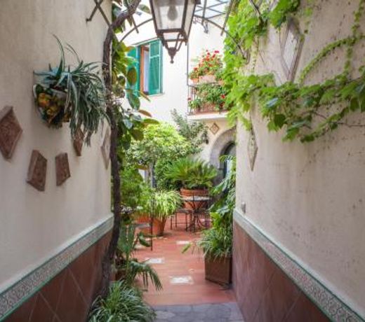Villa Elisa Holiday Home