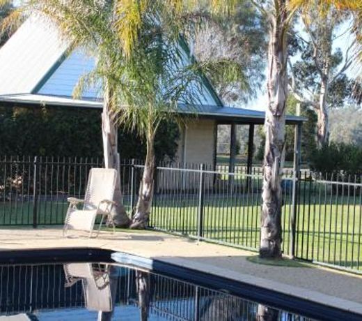 Elinike Guest Cottages