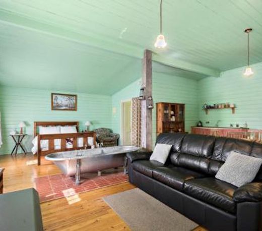 Elinike Guest Cottages