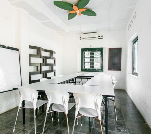 RedDoorz Plus near Taman Sari 2
