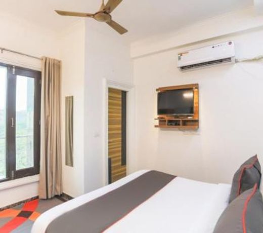 Sangvi Palace Hotel