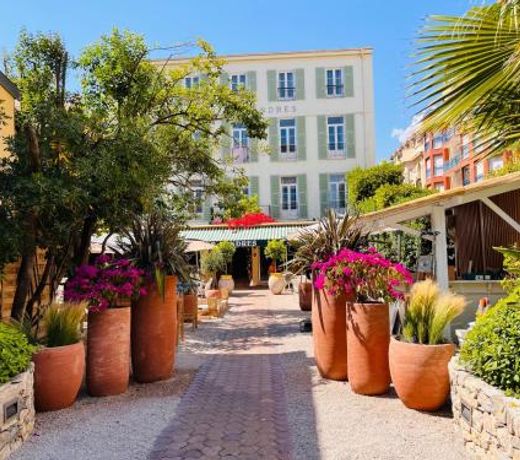 Hotel De Londres