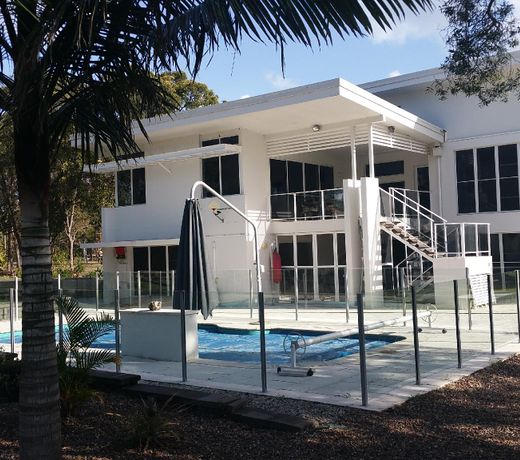 Fraser Island gateway unit, RV parking, free wifi,