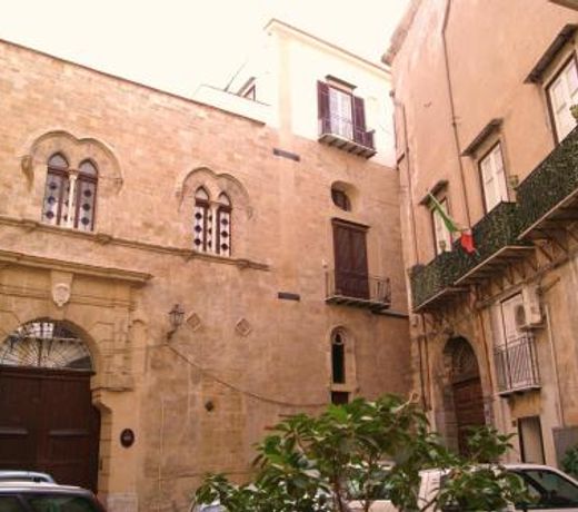 BeeClaire Guest House