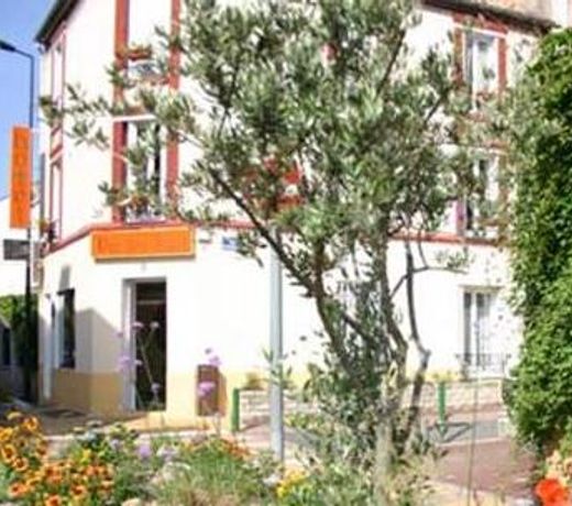 Hotel le Petit Chateau (ex hotel des amis)