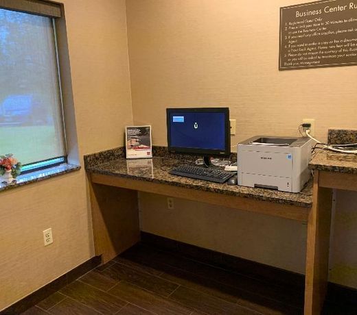 Comfort Suites Buffalo Airport