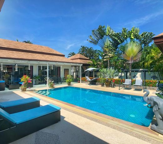 Family villa within 5 minutes to Nai Harn Beach
