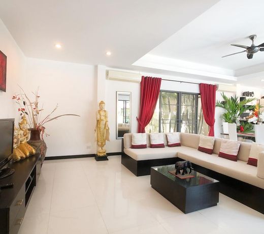Family villa within 5 minutes to Nai Harn Beach