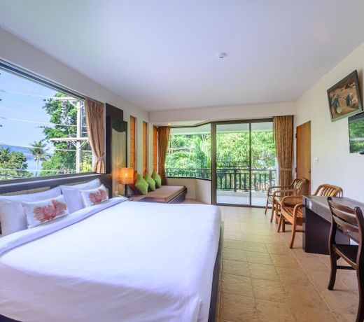 Deluxe Corner Room@Patong Lodge Hotel, Phuket.