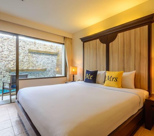 Deluxe Pool Access@Patong Lodge Hotel, Phuket.