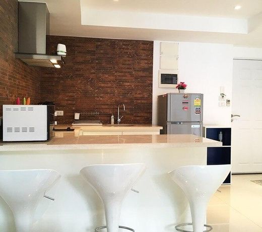 Cosy one bed condo with nice mountain view