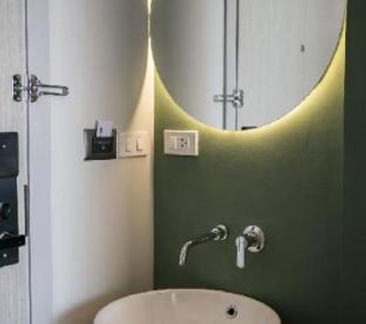 Yanud Residence pool view room4
