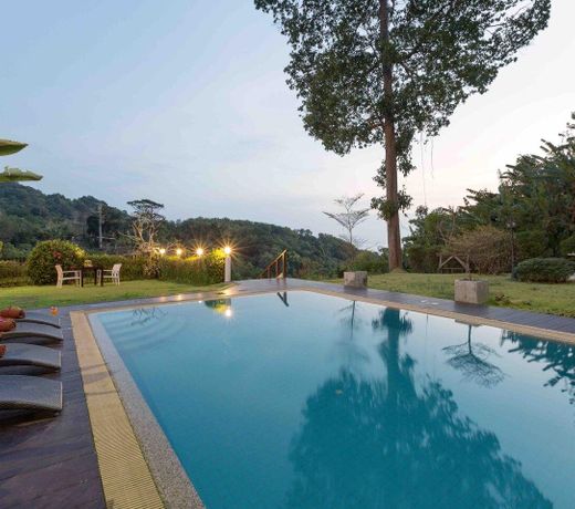 Karon Hillside Pool Villa
