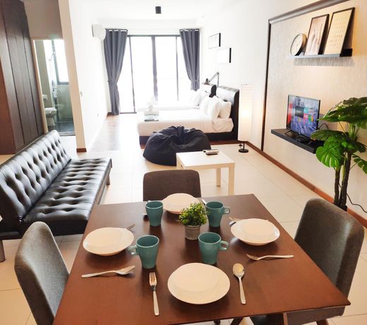 HOMIE 2-5pax Studio Condo near Gurney Drive 906