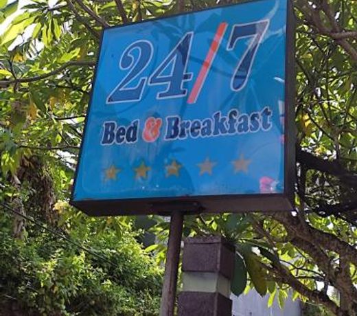 24/7 Bed & Breakfast