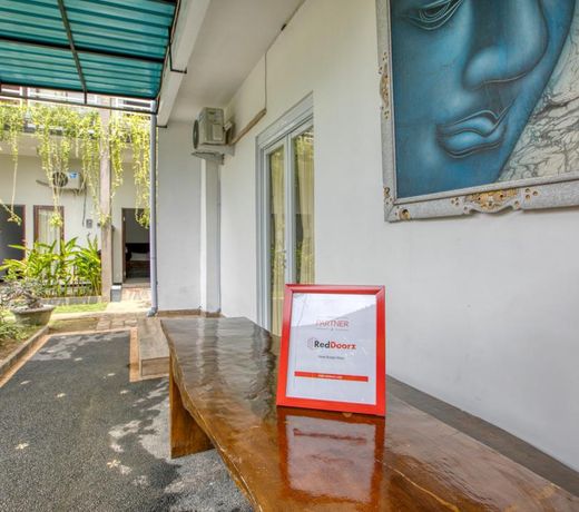 RedDoorz near Exit Toll Nusa Dua