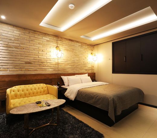 Rainbow Hotel
