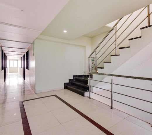 OYO 66018 Hotel Vijayraj Lodging And Boarding