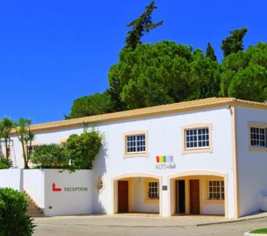 Alto Club Apartments