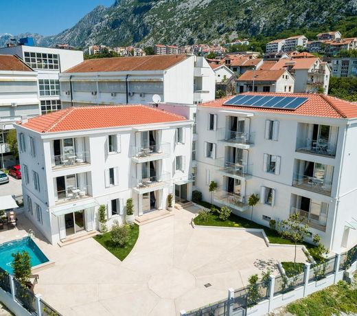 MAISON W