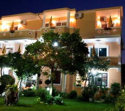 "HOLIDAY" apartments & rooms