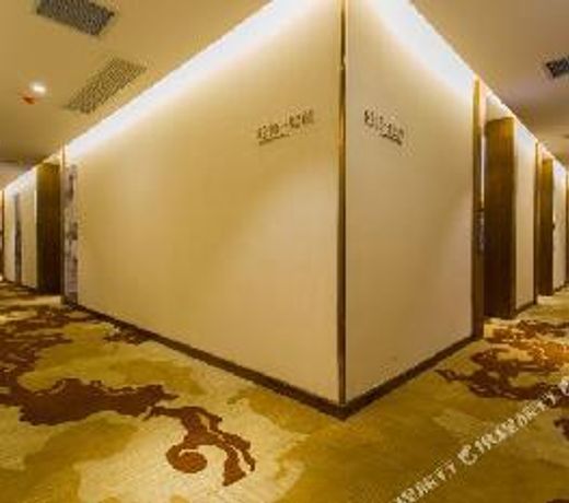 James Joyce CoffetelÂ· Xianyang Qindu High Speed Railway Station Shiji Xi Road