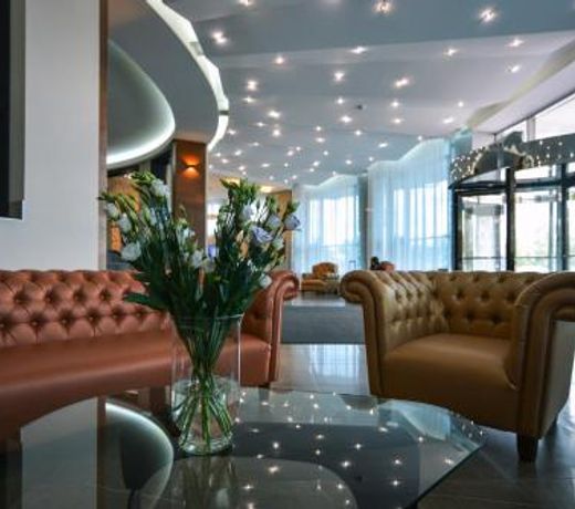 Hotel Mayak - Om Building