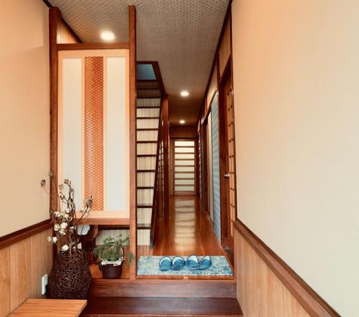 Charter with one building A townhouse in the cent