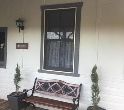 Araluen Historic House Deluxe Room