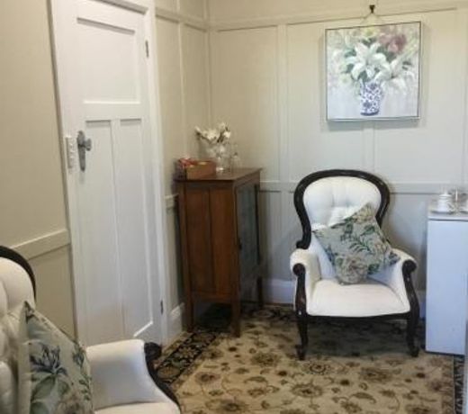 Araluen Historic House Deluxe Room