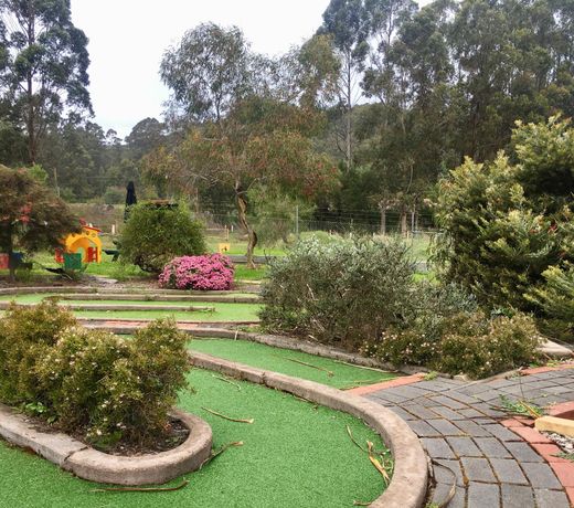 Pemberton Lodge, central location private minigolf