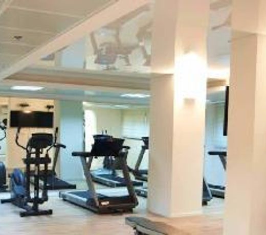 VeryCentral 2 bedroom ++ with Parking/Terraces/Gym