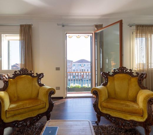 AMETISTA Suite with panoramic Canal view
